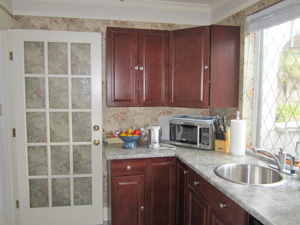 Heathergate Cottage And Suites Виктория Номер фото