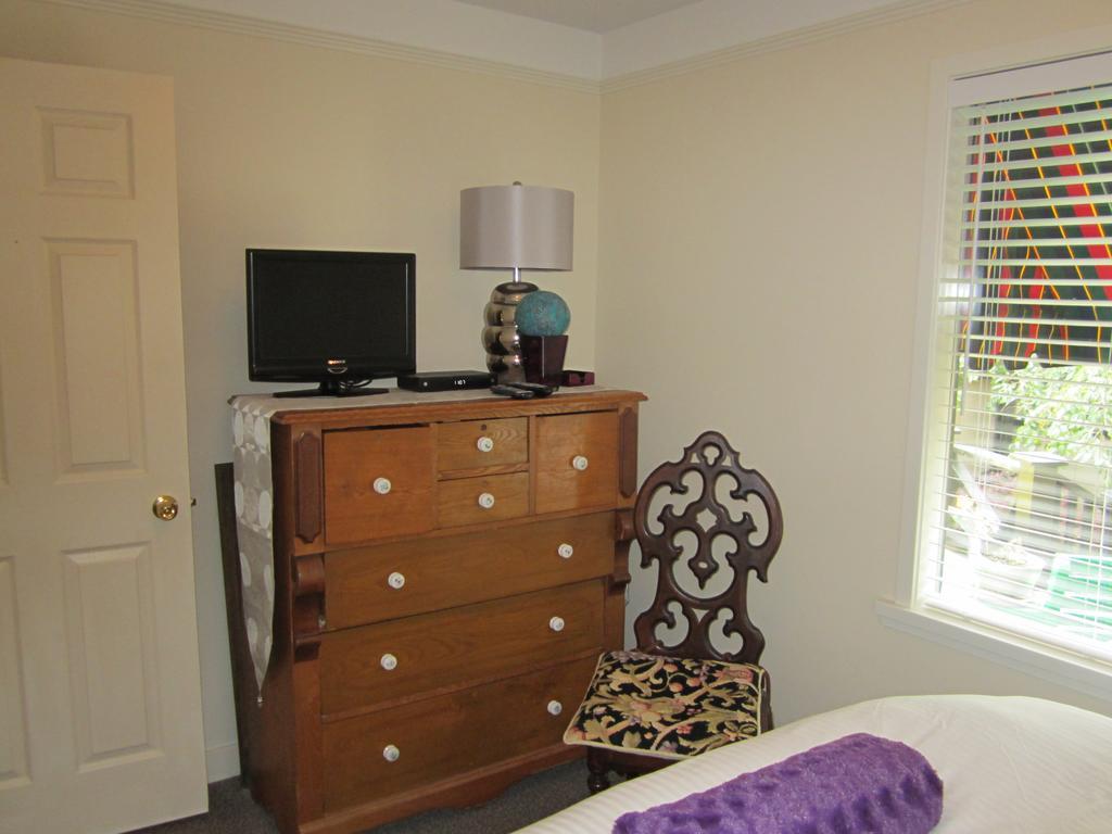 Heathergate Cottage And Suites Виктория Номер фото