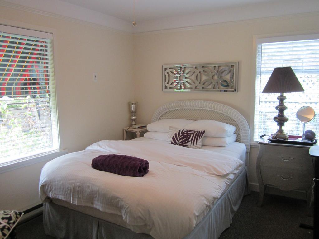 Heathergate Cottage And Suites Виктория Номер фото
