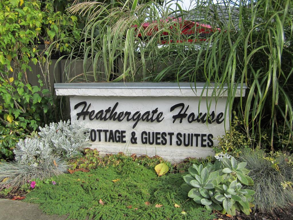 Heathergate Cottage And Suites Виктория Экстерьер фото